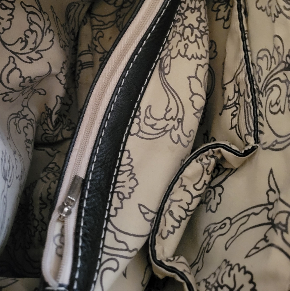 Black Purse - Picture 2 of 10